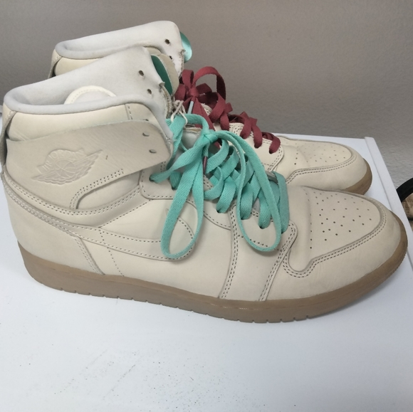 Shoes - Picture 2 of 9